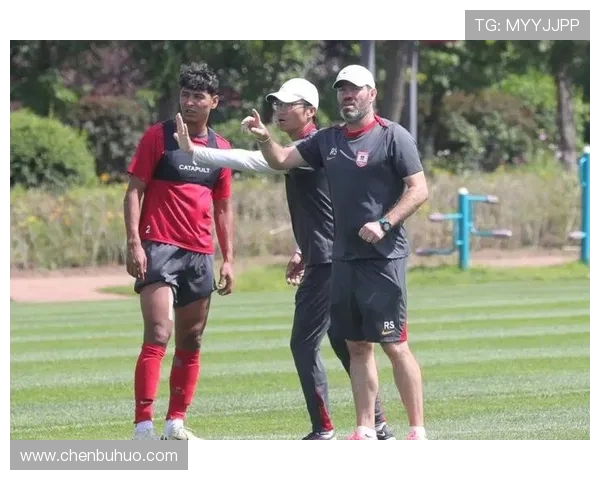 中超保级生死战长春亚泰欲重燃希望深圳新鹏城防线成焦点 中超保级生死战长春亚泰欲重燃希望深圳新鹏城防线成焦点